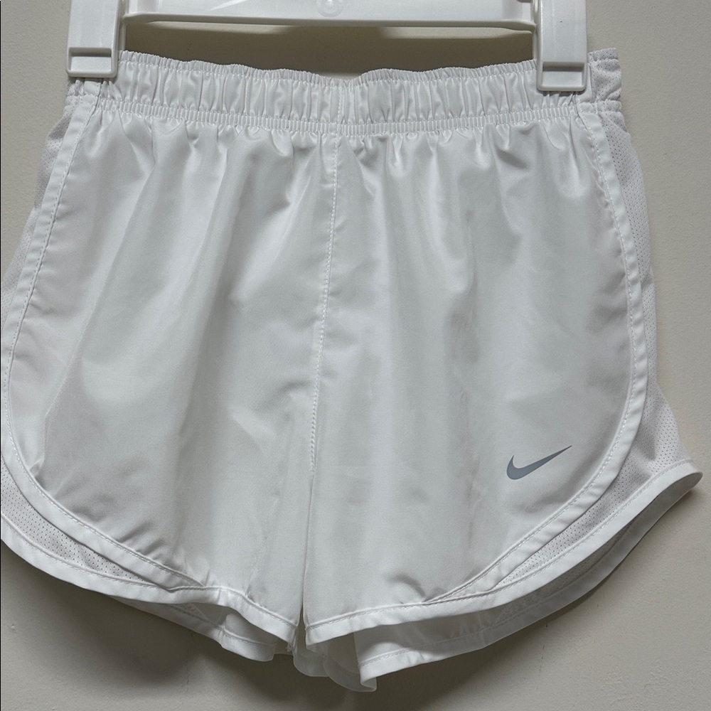 NWOT Nike DRI-FIT Women's White Running Athletic Gym Workout Shorts size S